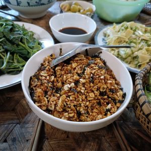 Lạc rang bát vị Chân Minh